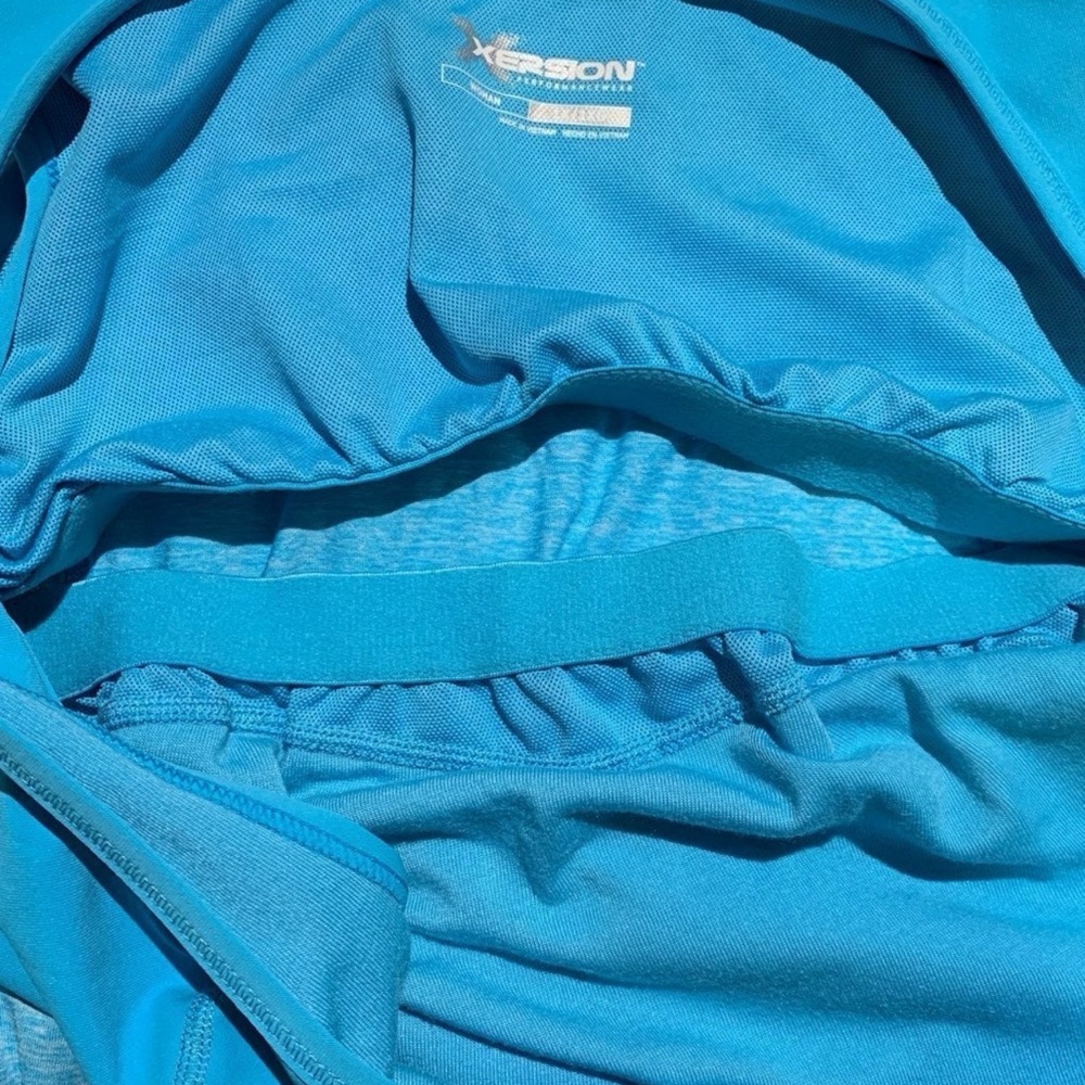 Workout top - Picture 3 of 5
